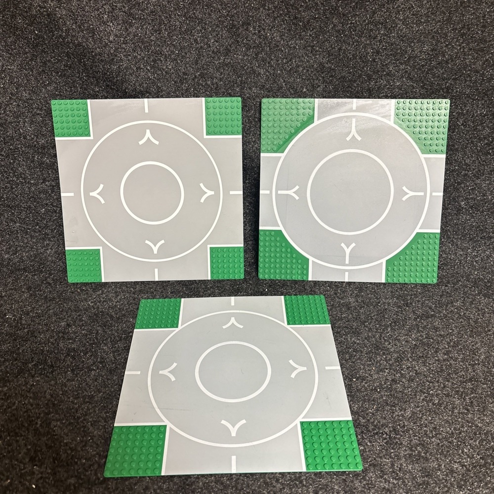 LEGO 9-Stud Landing Pad Runway Pattern 32 x 32 Green Baseplate 6099px1 Set of 3 - Picture 1 of 9